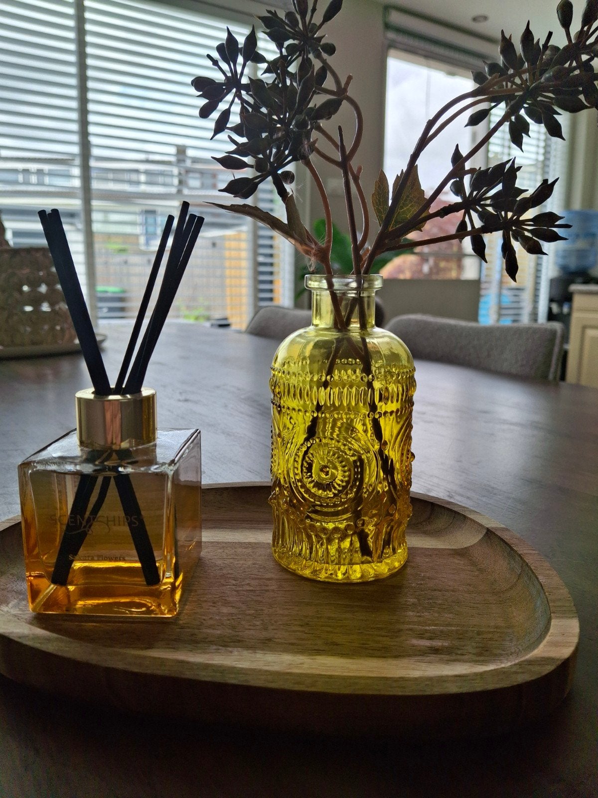 Set van 12 Gele Glazen Flesjes met Reliëf, Huis en Inrichting, Woonaccessoires | Vazen, Nieuw, Minder dan 50 cm, Glas, Ophalen of Verzenden