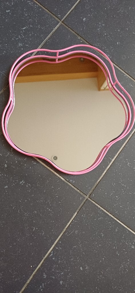 Grappige spiegel. Doorsnee 30 cm. Prijs 8 euro., Minder dan 50 cm, Rond, Ophalen of Verzenden, Zo goed als nieuw
