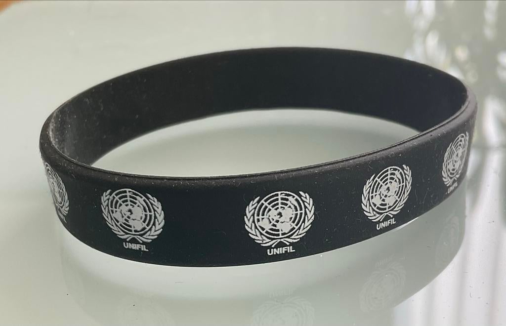 UNIFIL Armband - Zwart Siliconen Polsbandje, Verzamelen, Verzenden