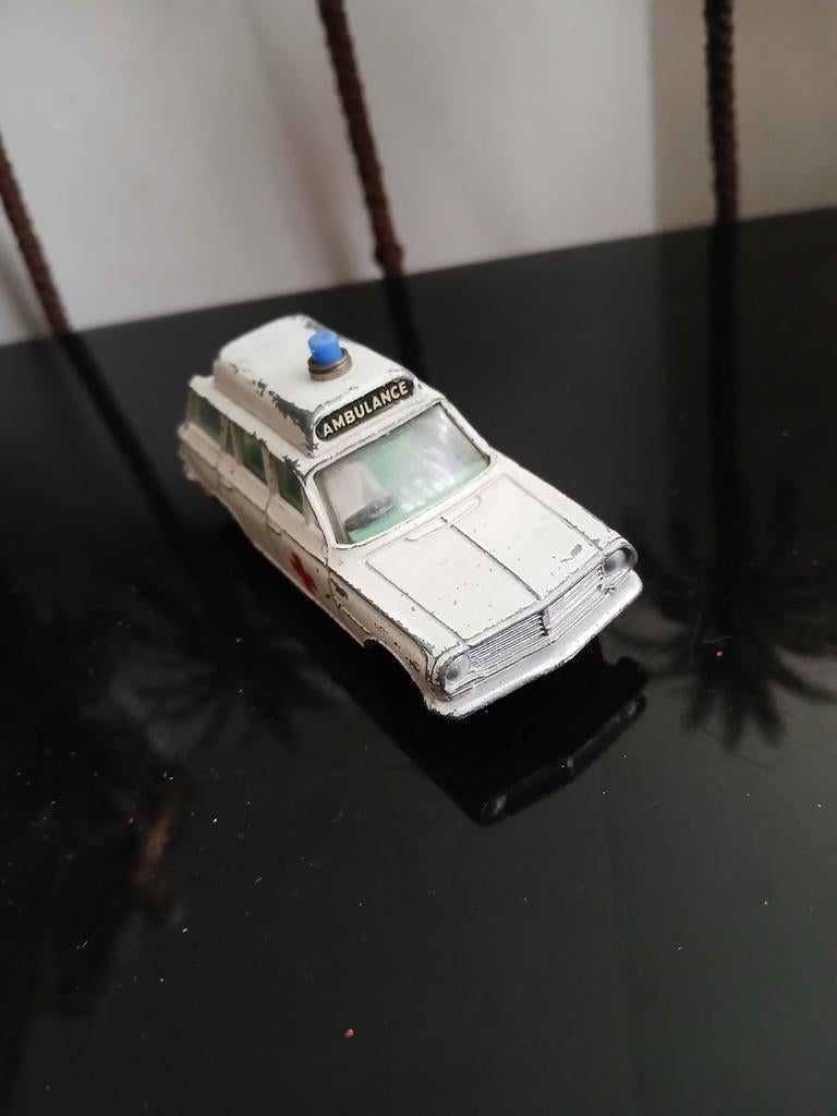 Vauxhall Victor ambulance.  Dinky toys,  mist klep, Ophalen of Verzenden, Gebruikt, Auto, Dinky Toys