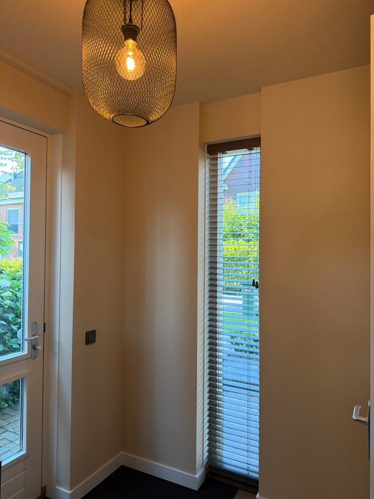 NIEUW! Timberlux houten jaloezie met koord - Walnoot, Huis en Inrichting, Stoffering | Gordijnen en Lamellen, Ophalen, Nieuw, 237 cm