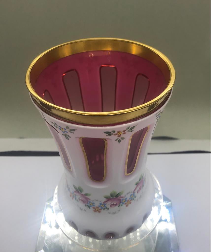 Boheems Kristallen Vaas - Cranberry Rood met Goud en Bloemen, Ophalen of Verzenden
