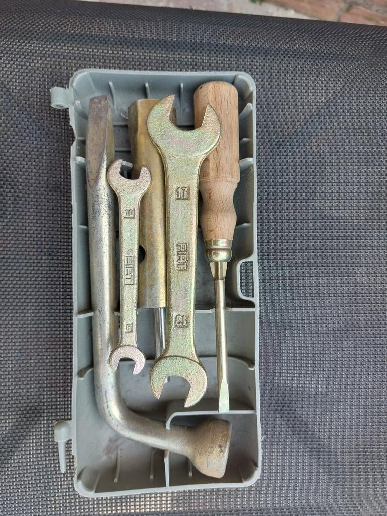 Gereedschapsetje compleet Fiat 124 fiat 850 (zonder deksel), Ophalen of Verzenden