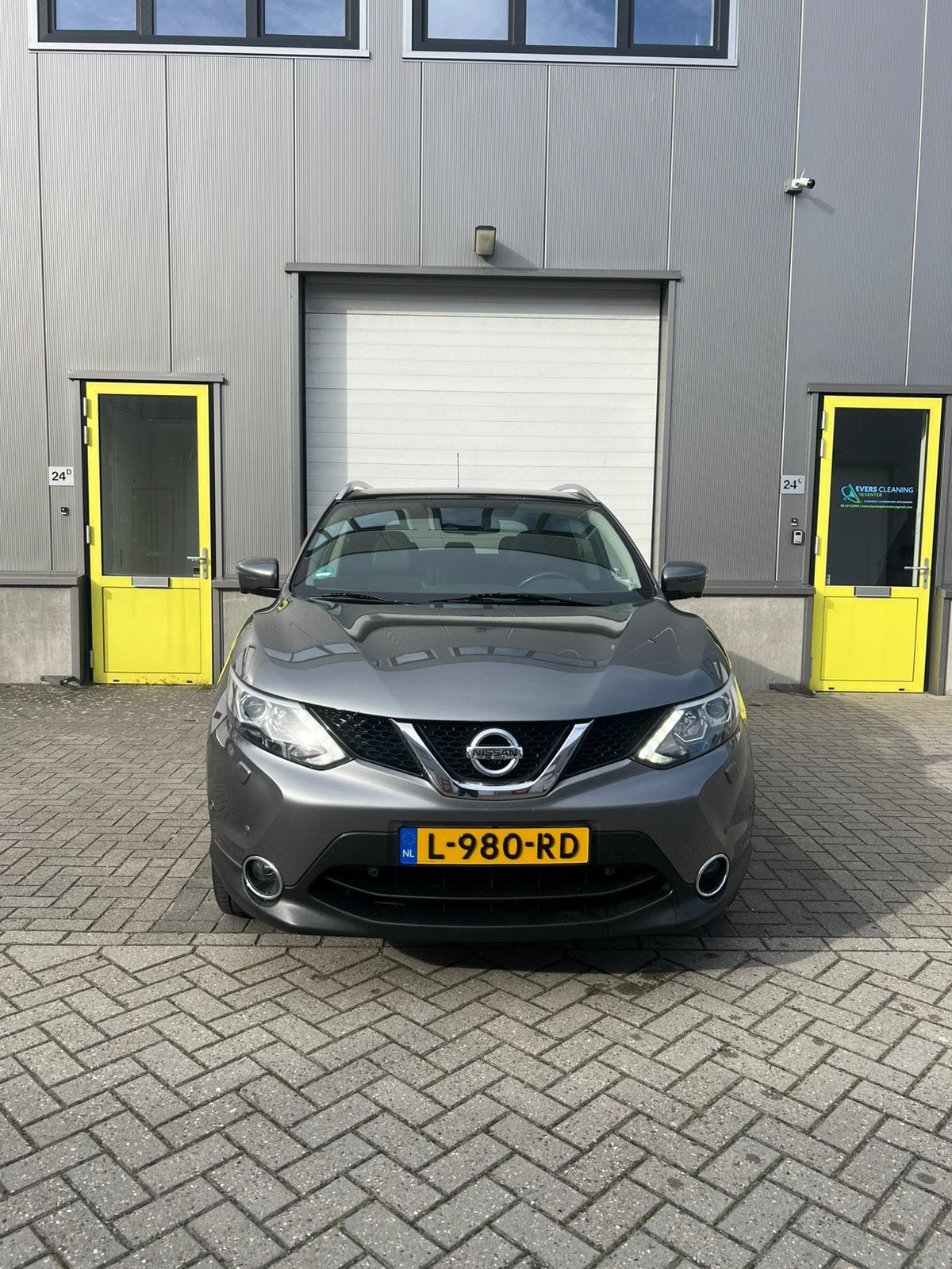 Nissan Qashqai 1.2 Dig-t 85KW Pano 2WD 2016 Grijs, Auto's, Voorwielaandrijving, Zwart, 4 cilinders, Leder en Stof