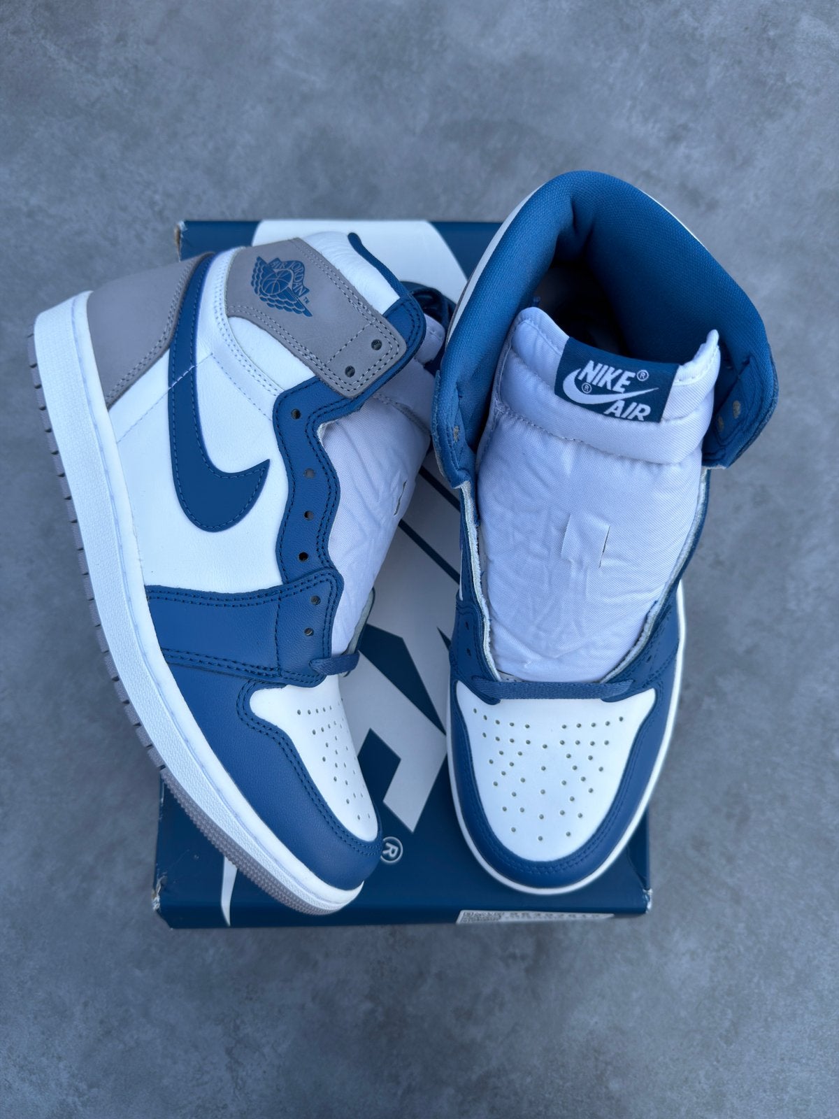 Air Jordan 1 High True Blue - Maat 44, Kleding | Heren, Schoenen, --, Blauw, Nieuw, Ophalen of Verzenden