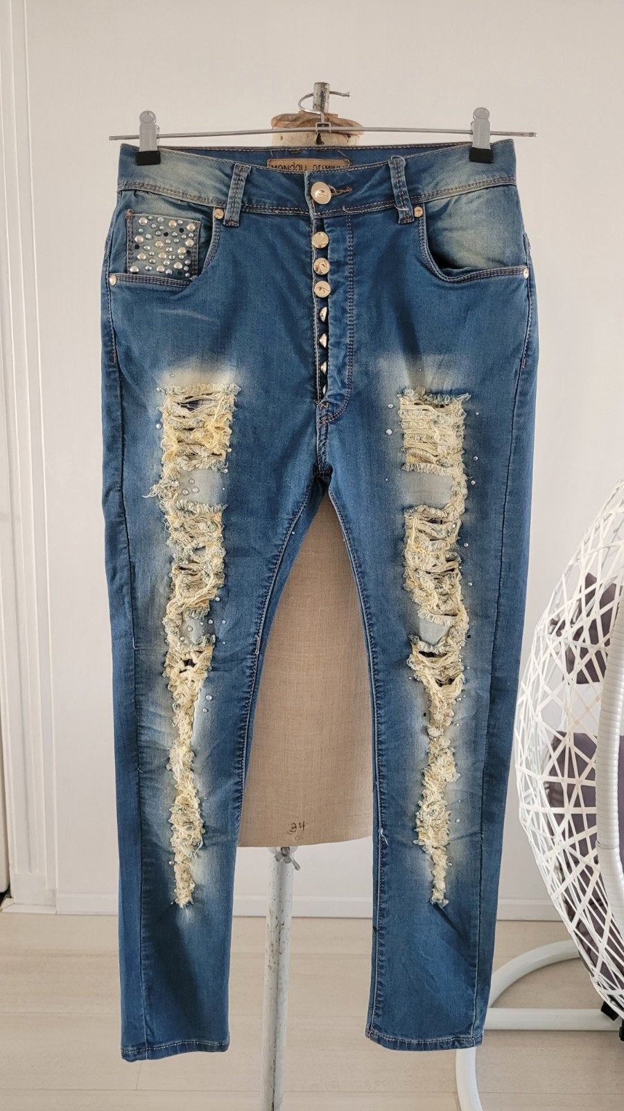 Monday Premium Jeans met scheuren en studs - Maat W28/W29, Blauw, Nieuw, Ophalen of Verzenden, W30 - W32 (confectie 38/40)