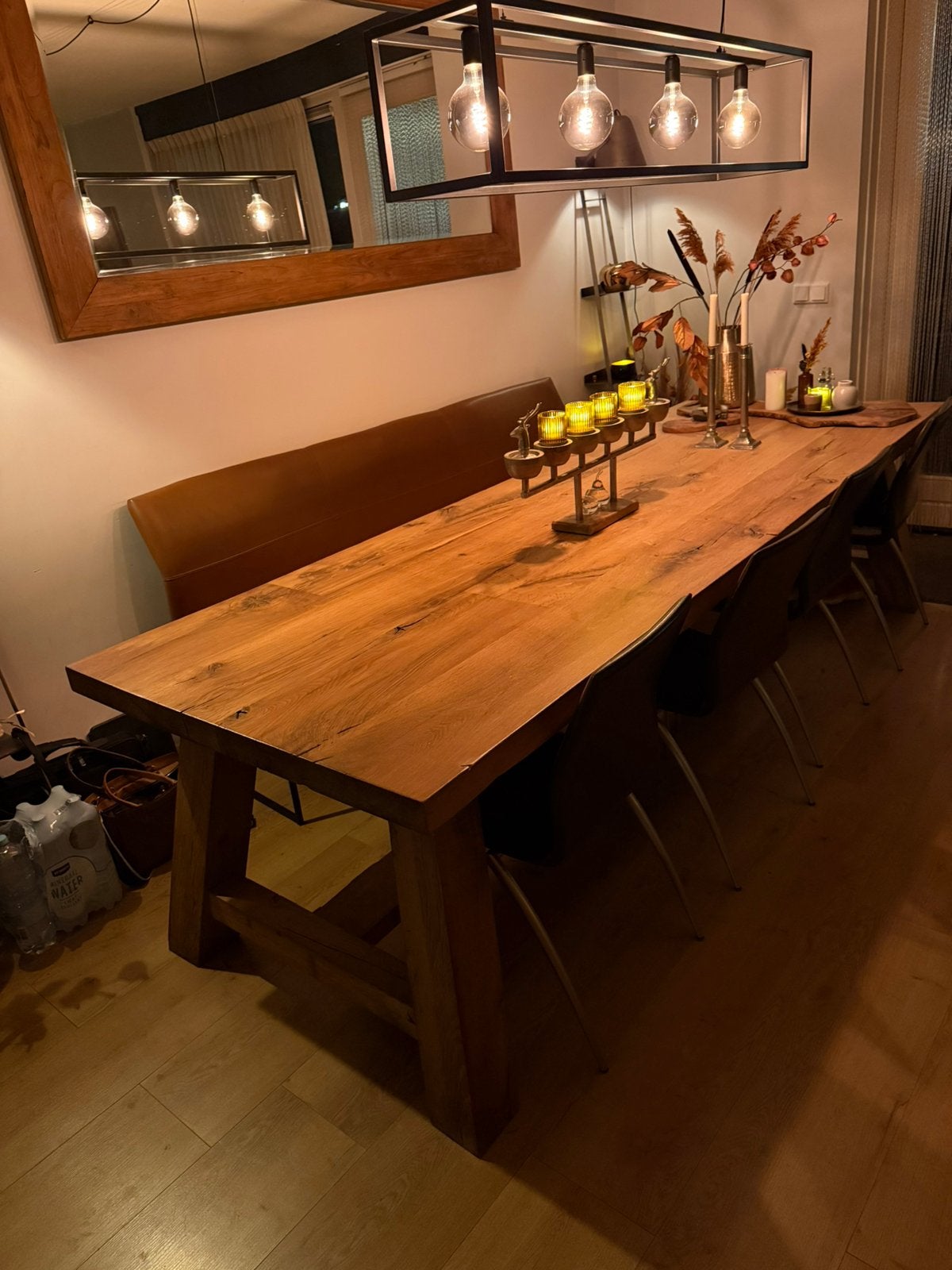 Schitterende tafel van eeuwenoud ovengedroogd eiken