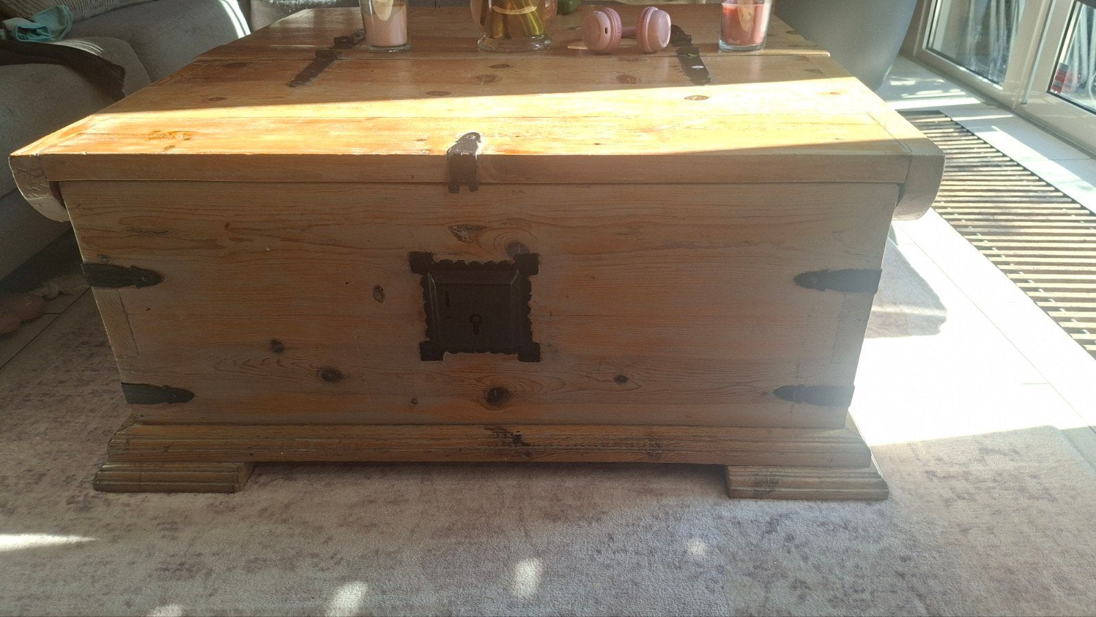 Rustieke houten kist/salontafel met metalen accenten, Ophalen