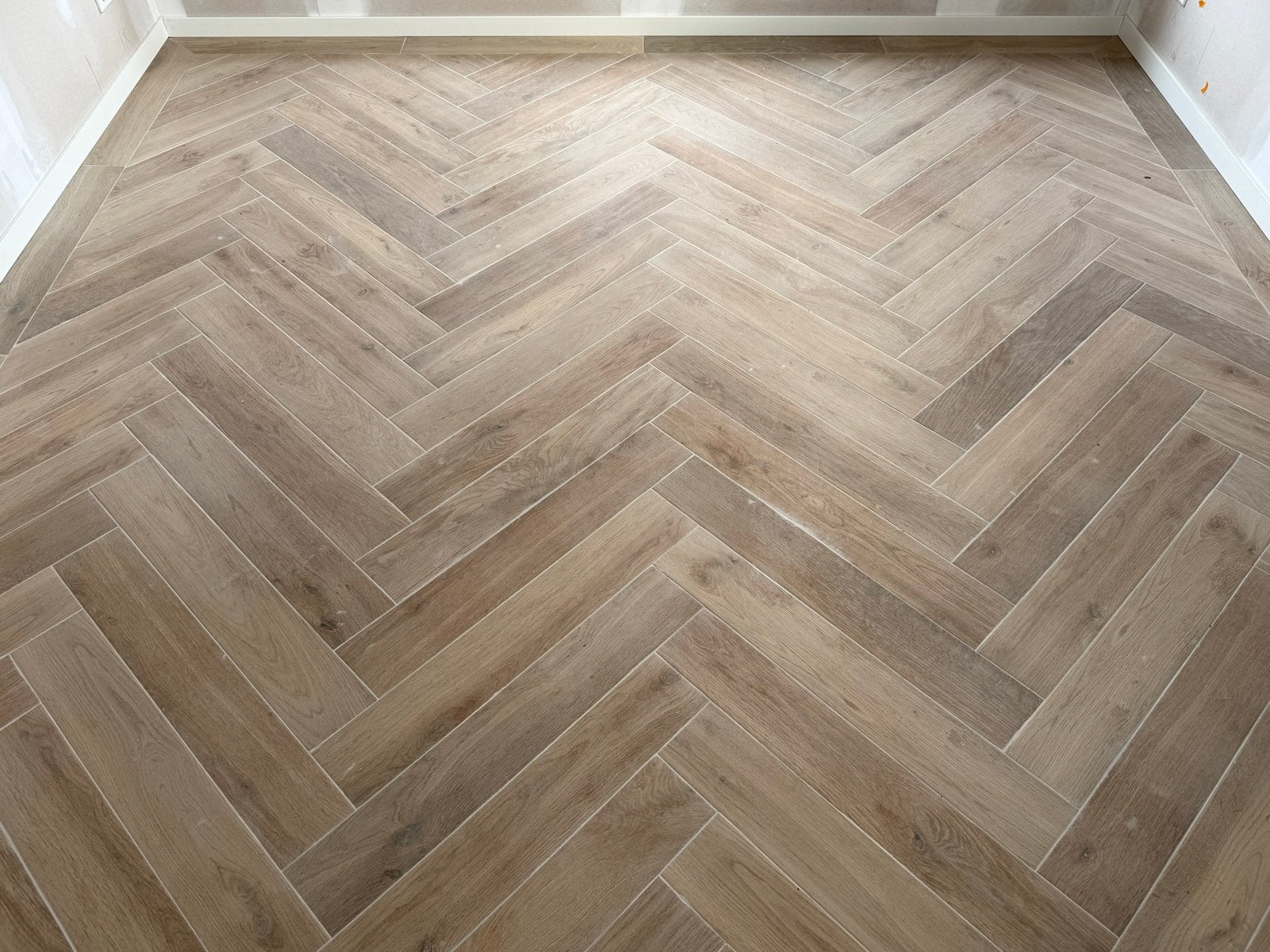 Walnut houtlook tegel +/-30m2 90x15cm Nieuw, Doe-het-zelf en Verbouw, Ophalen, 60 cm of meer, Keramiek, Nieuw