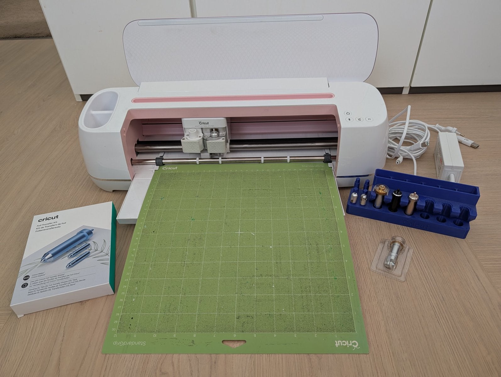 Te koop Cricut Maker 3 Roze + veel extra accessoires, Metaal, Zo goed als nieuw, Machine, Cricut