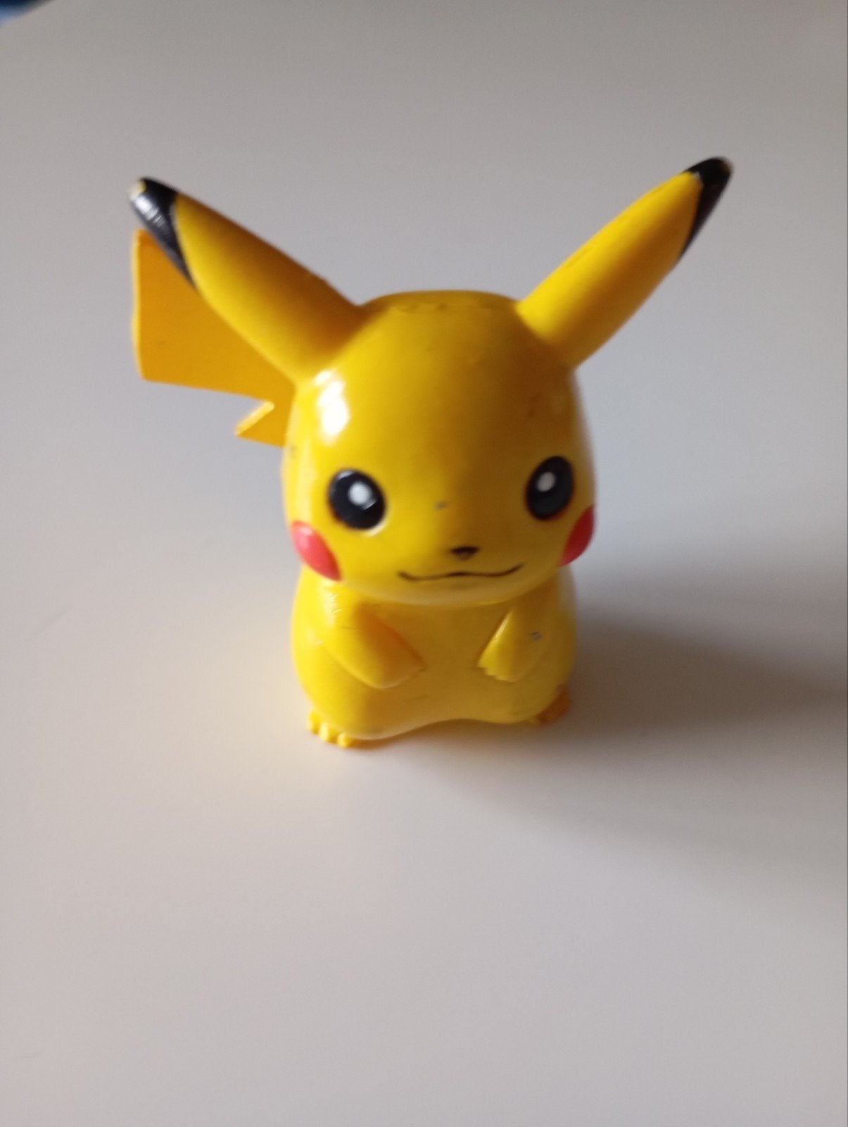 Pikachu figuur,Charizard KAART 2POKEMON PINS/1BUTTON NU 20€., Ophalen of Verzenden, Nieuw