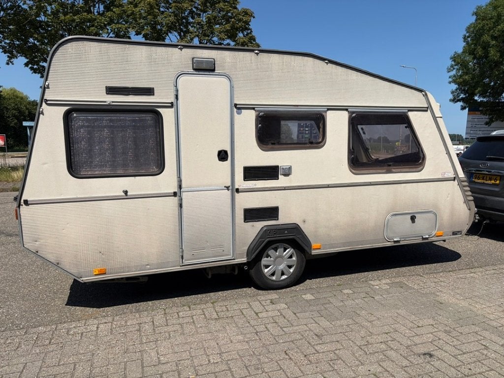 Kip de luxe KG-42-TS met voortent voor festivals, Bedrijf, Treinzit, 750 - 1000 kg, 4 tot 5 meter