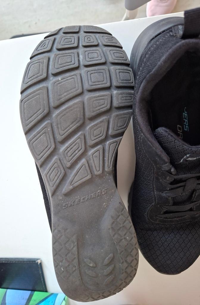 Dames Skechers maat 39 wide zwart, Ophalen of Verzenden, Zo goed als nieuw, Zwart, Sneakers of Gympen
