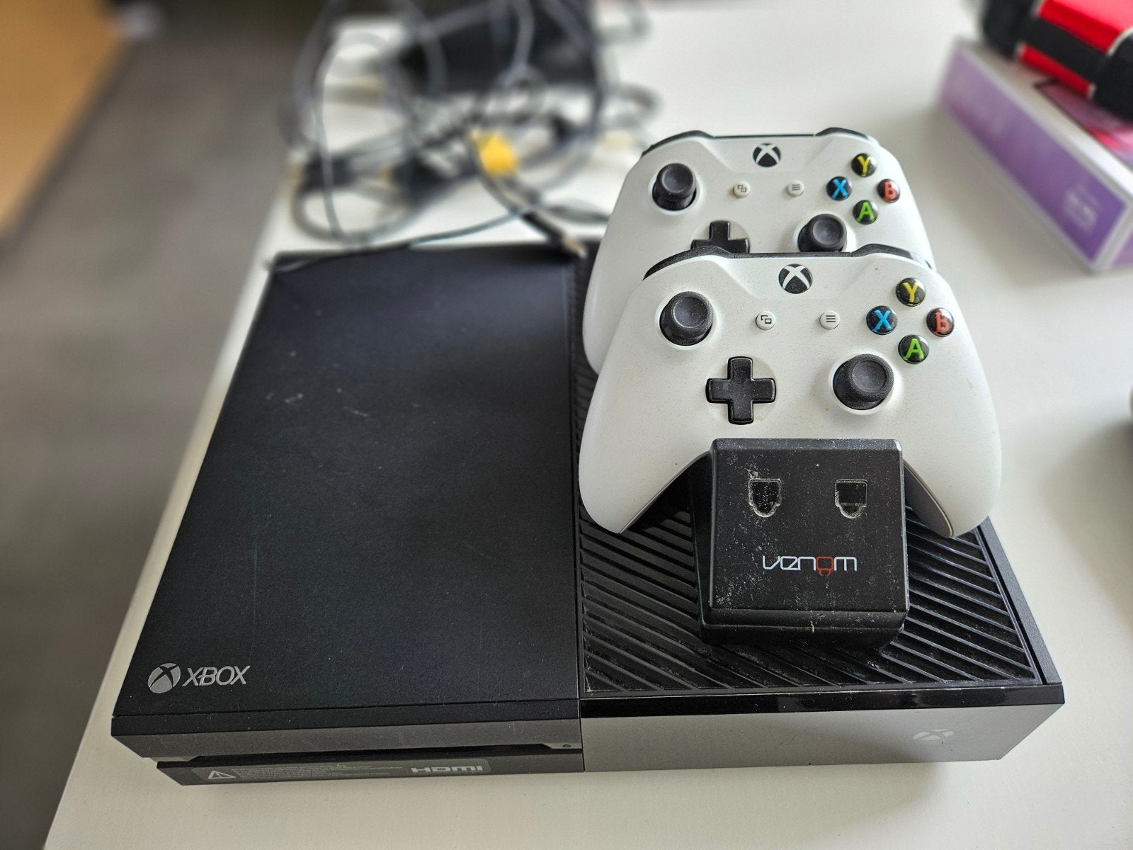 Xbox One met 2 controllers en oplader, Ophalen, Xbox One, Met 2 controllers, 500 GB