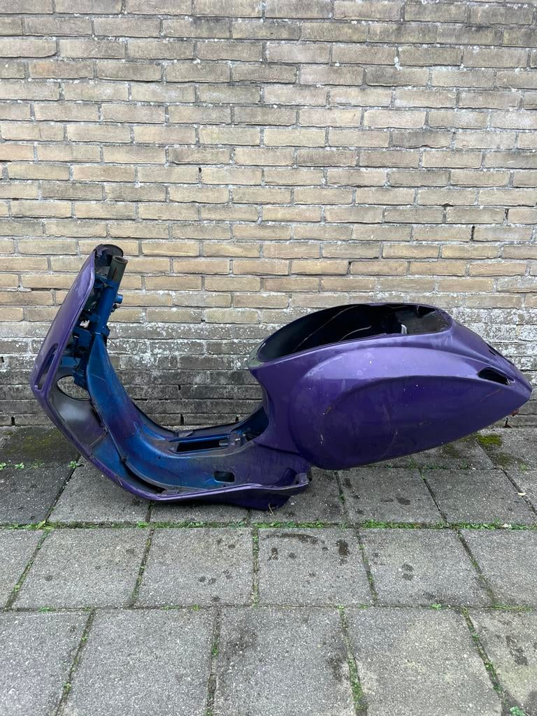 Vespa sprint/primavera frame schade herstelplaatwerk znd 123, Motoren, Ophalen of Verzenden