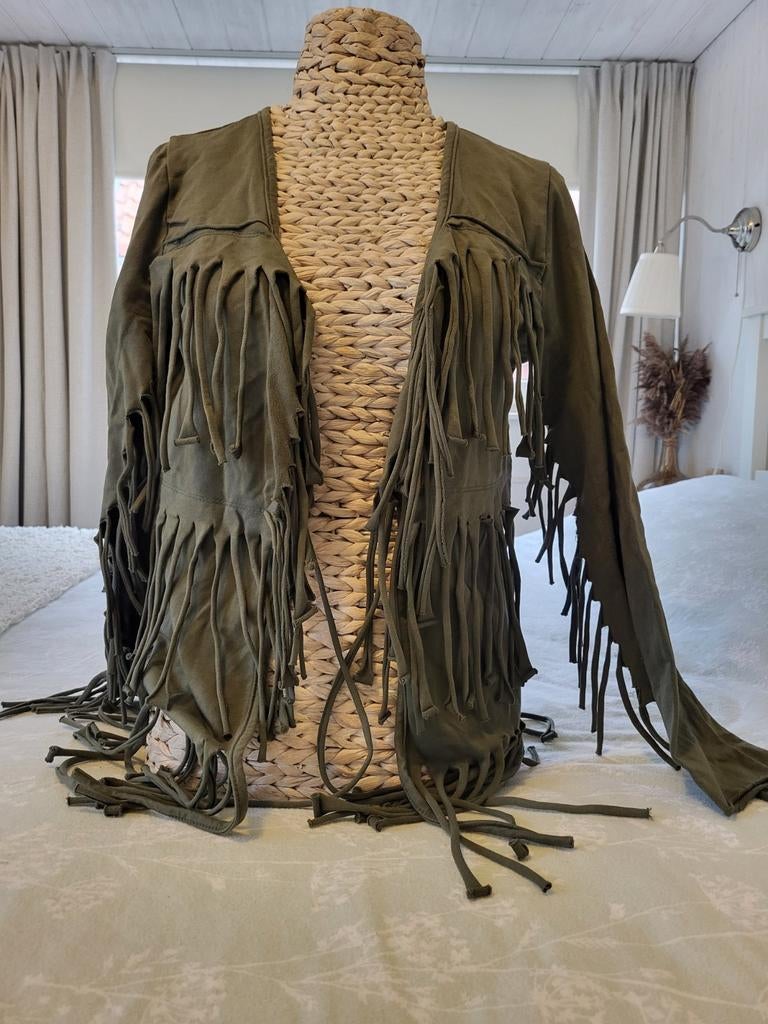 Een vest met slierten maat M of L, Ophalen of Verzenden, Gedragen, Maat 38/40 (M)
