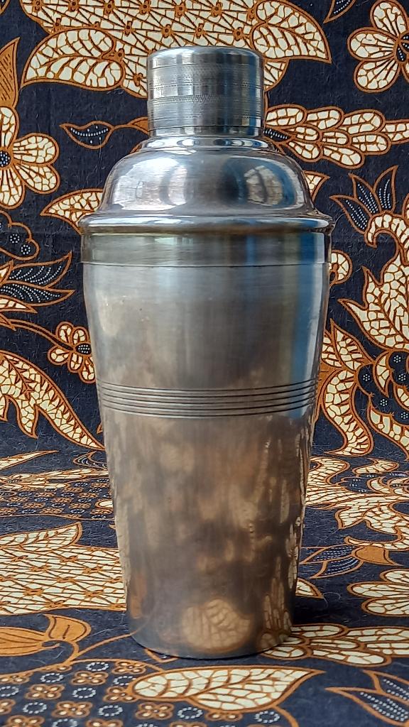 Mooie originele oude silverplate cocktail shaker 20,8 cm.