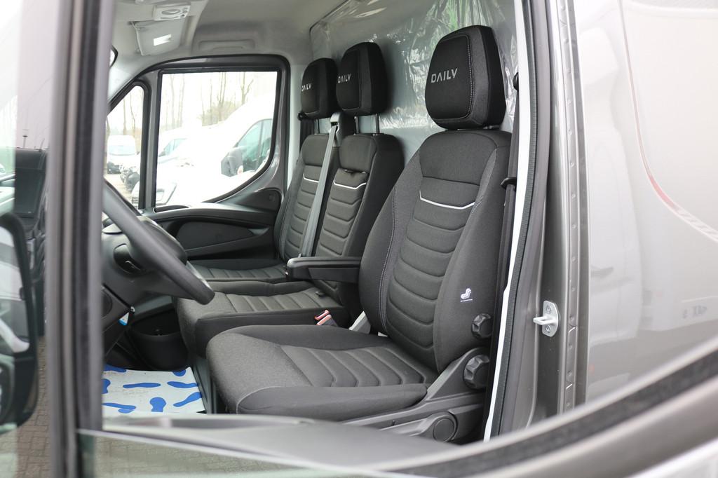 Iveco Daily 35S18 Hi-Matic L2 H2 Airco Navigatie Trekhaak Di, Auto's, Bestelauto's, Automaat, Stof, Gebruikt, Euro 6
