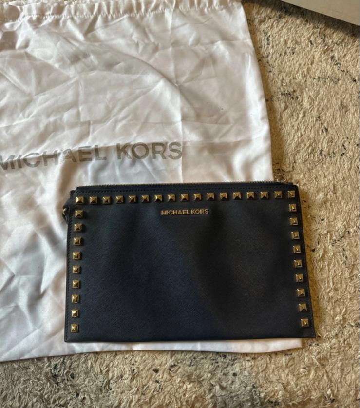 Michael Kors Clutch met studs, Ophalen of Verzenden, Zo goed als nieuw, Zwart, Avondtasje