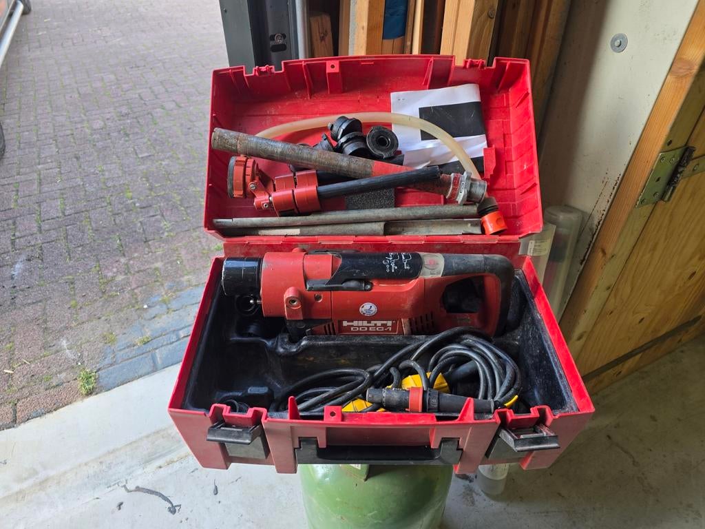 BOORMACHINE DIAMANT HILTI  DC-EC-1 MET AARDLEK  SCHAKELAAR, Ophalen, Zo goed als nieuw