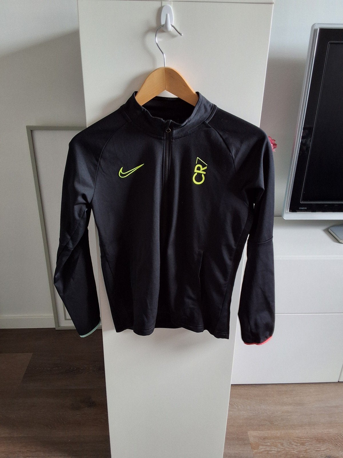 Nike trainingsjasje zgan maat 146-152, Kinderen en Baby's, Kinderkleding | Maat 146, Meisje, Sport- of Zwemkleding, Ophalen of Verzenden