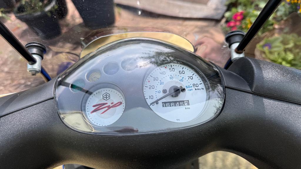 Piaggio Zip Blauw, Fietsen en Brommers, Scooters | Piaggio, Zo goed als nieuw, Zip, Maximaal 25 km/u, Benzine, Ophalen