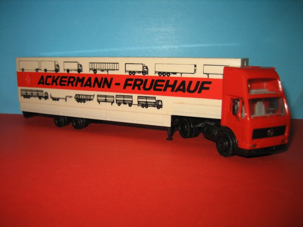 Ackermann  MERCEDES met oplegger  Herpa/Albedo, Ophalen of Verzenden, Zo goed als nieuw, Bus of Vrachtwagen, Herpa
