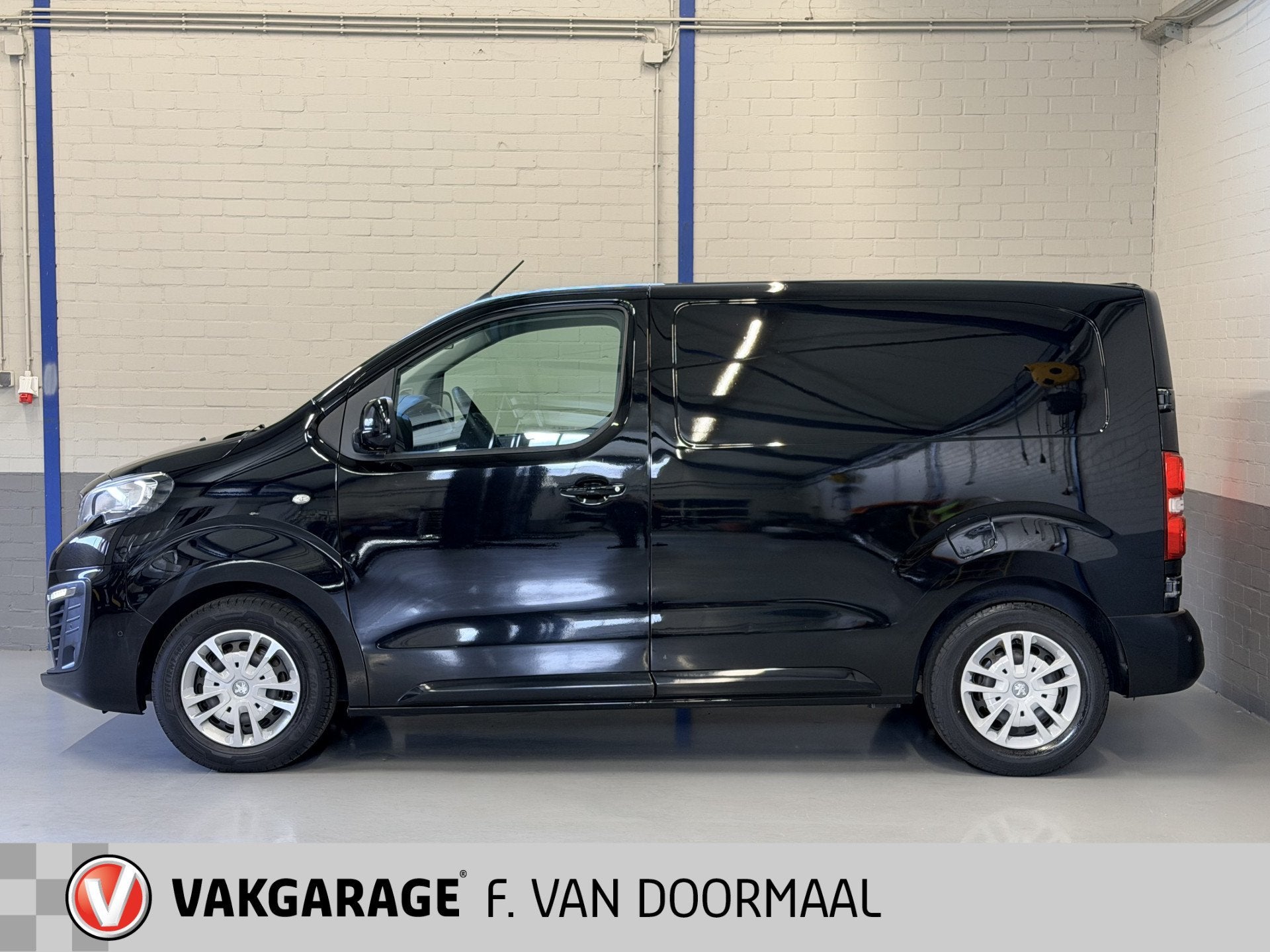 Peugeot Expert 1.5 BlueHDI 100 Compact Premium (bj 2019), Voorwielaandrijving, Gebruikt, Euro 6, 4 cilinders