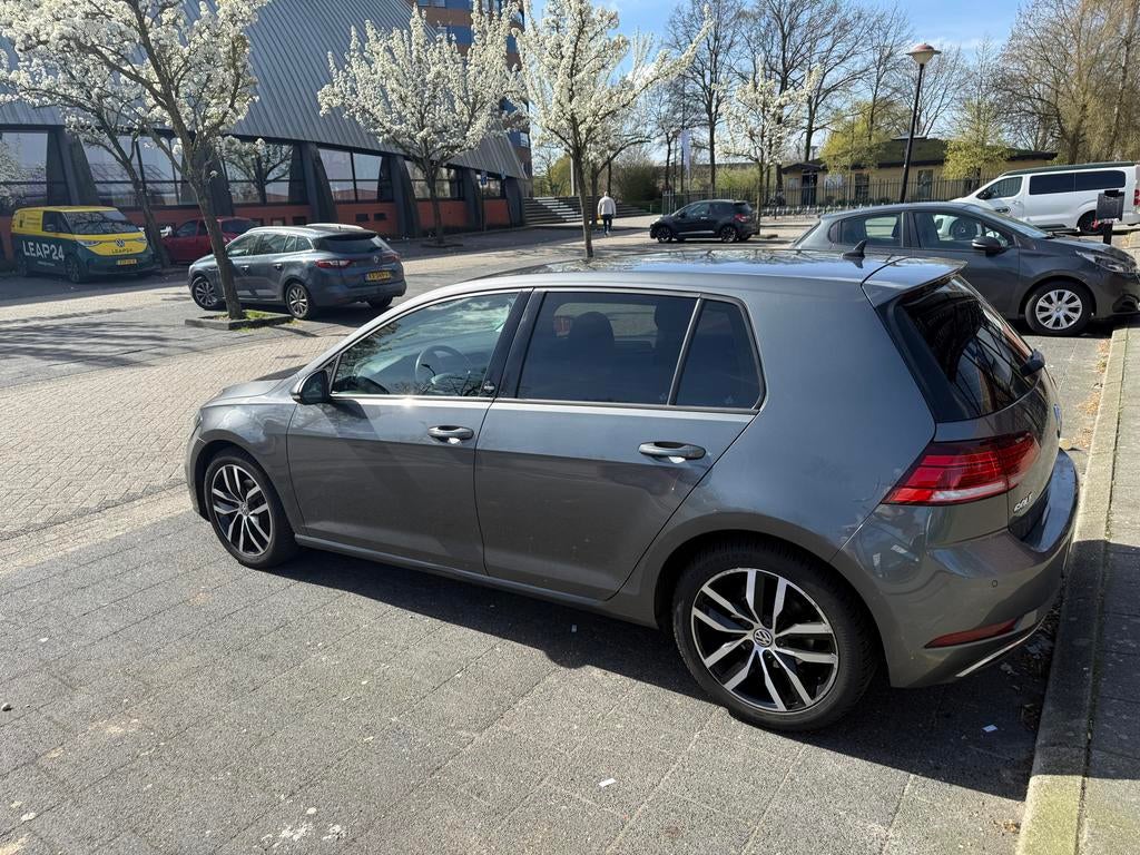 1.0 TSI Highline Business R DSG/ Airco/ Camera, Stof, Zwart, 620 kg, 3 cilinders
