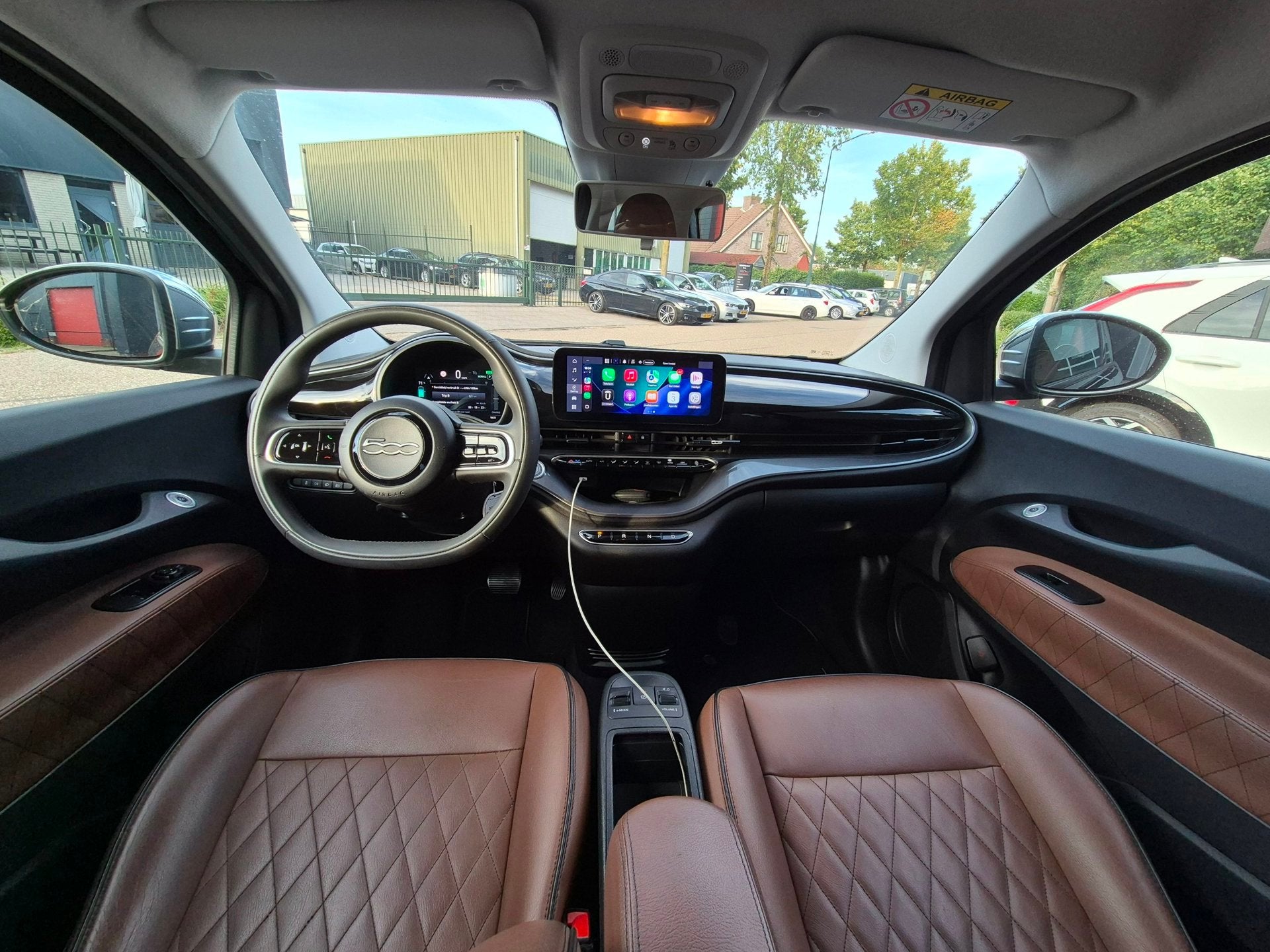 Fiat 500 42 kWh Top SoH 93% CarPlay Special Edition Amaretto, Dealer onderhouden, 118 pk, 4 stoelen, 329 km