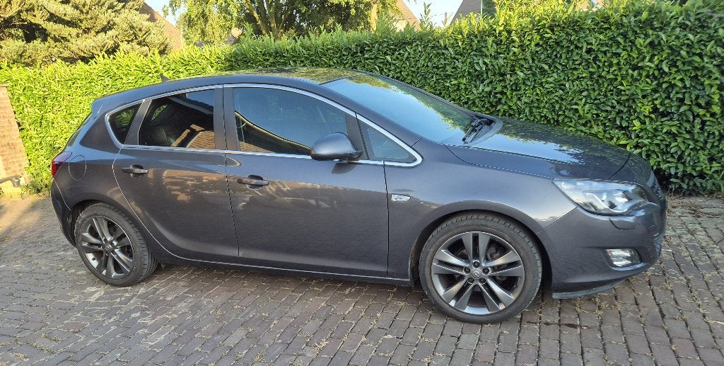 Opel Astra 1.4 Turbo Ecotec 103KW 5-D 2010 Grijs, Auto's, Voorwielaandrijving, Stof, Zwart, 4 cilinders