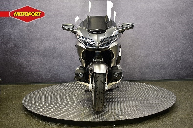 Honda GL 1800 GOLDWING TOUR DELUXE (bj 2025), Motoren, Info@motoportwormerveer.nl, Honda Motor Europe, Crystal Bldng B-Unit B11.2 Rivium Blv200
2909 LK  Capelle aan den IJsel, NL