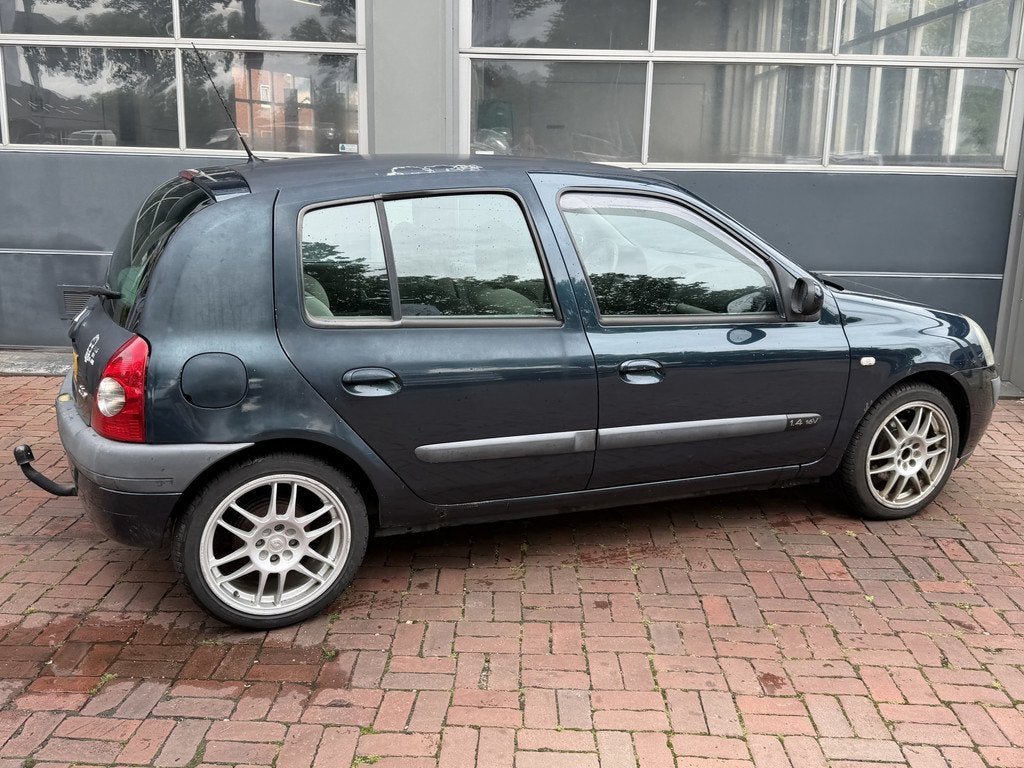 Renault Clio 1.4-16V Dynamique Luxe Bj 2004 Apk 07-2027 Airc, Auto's, Voorwielaandrijving, 4 cilinders, Metallic lak, Handgeschakeld