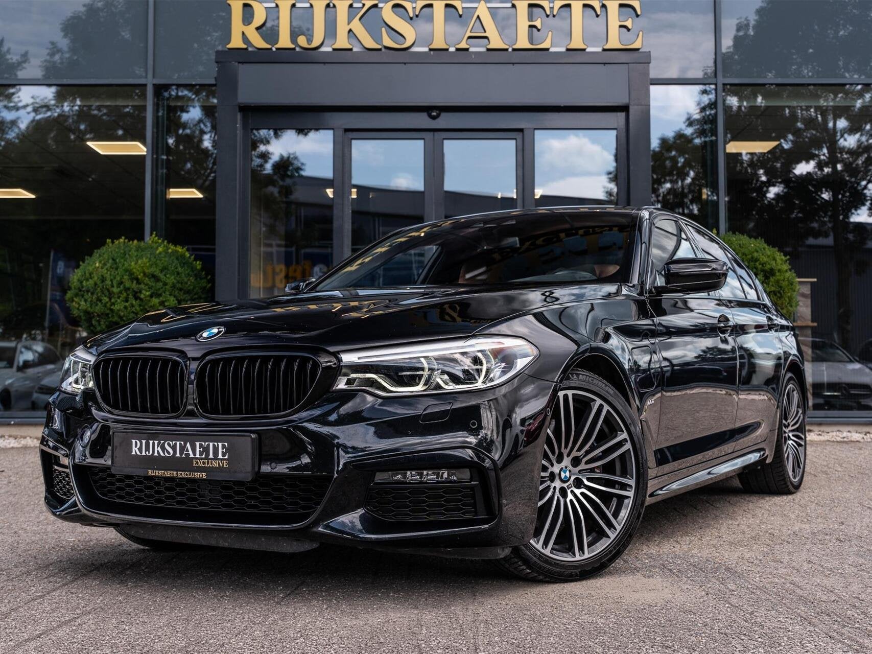 BMW 5-serie 530e M-sport High Executive|CAMERA|LASER|LEDER