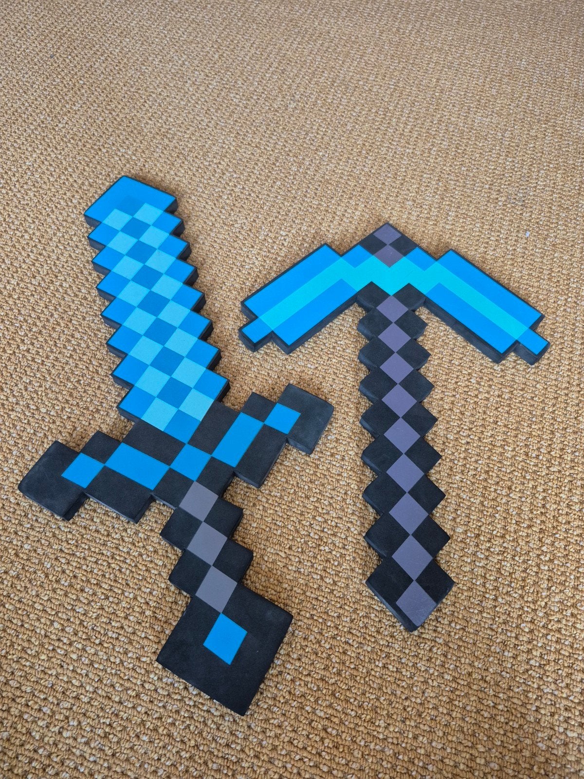 Minecraft Zwaard en Houweel - Foam Speelgoed, Ophalen, Zo goed als nieuw, Jongen of Meisje