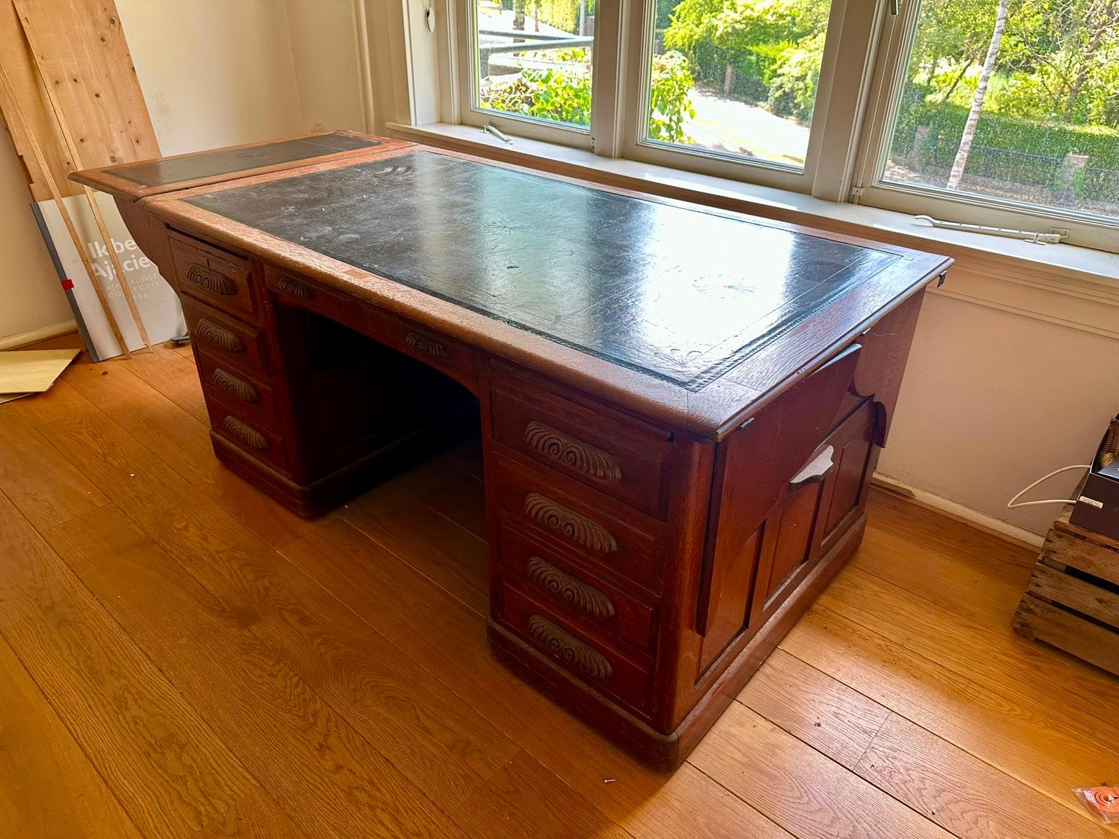 Antiek bureau, Ophalen