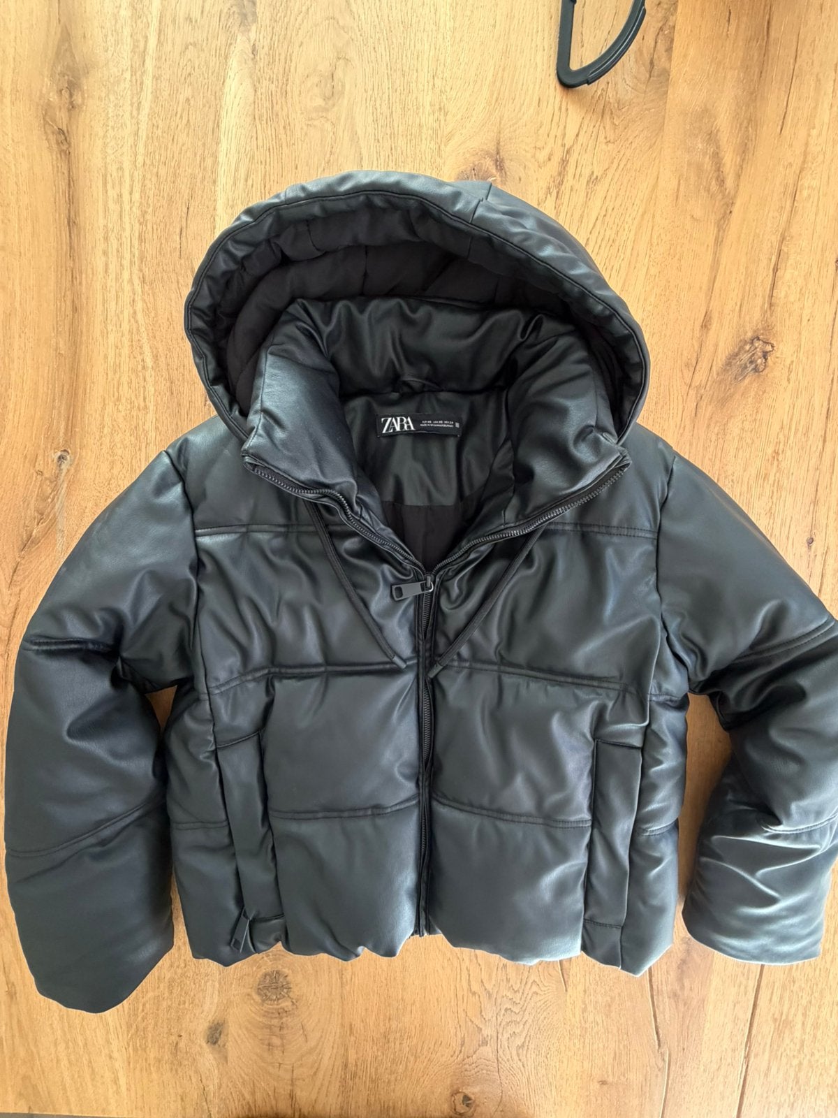 Zara windjack kunstleer puffer XS, Ophalen of Verzenden, Zo goed als nieuw, Zwart