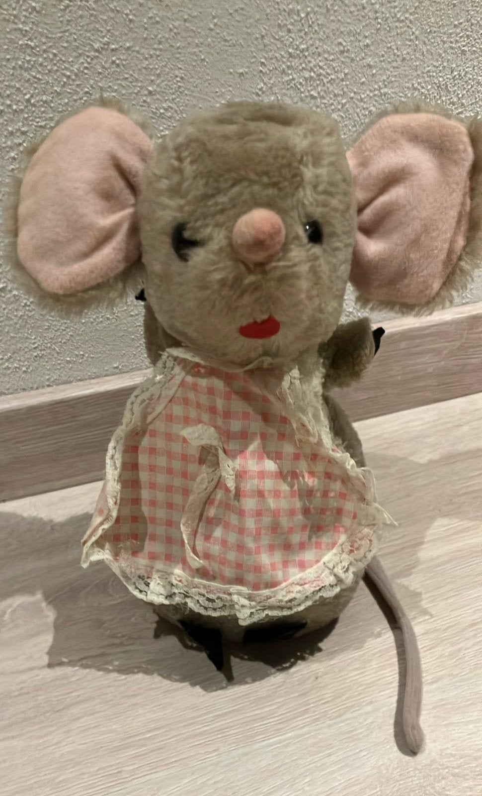 Miezemuis muis Beatrice Mouse 1977 knuffel met schort 23 cm, Ophalen of Verzenden, Gebruikt, Muis