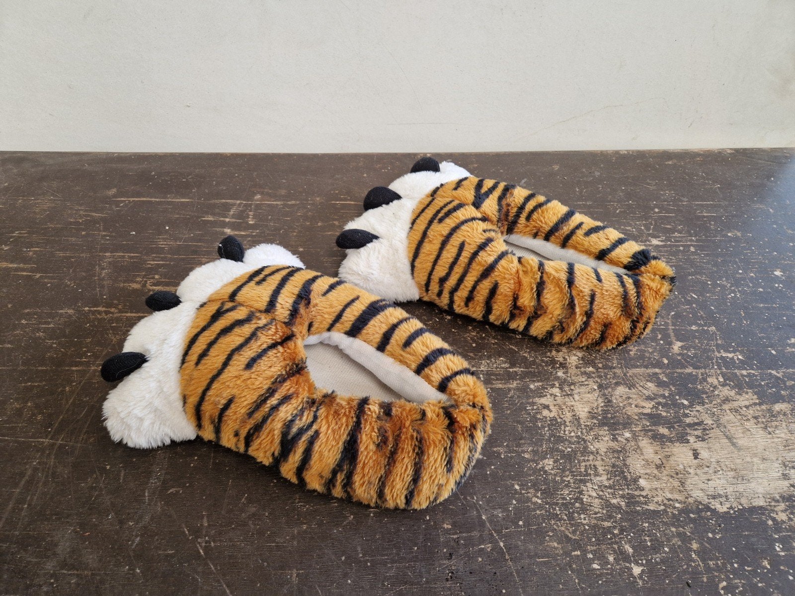 Leuke tijger pantoffels maat 42-44, Ophalen of Verzenden, Zo goed als nieuw, Pantoffels of Sloffen