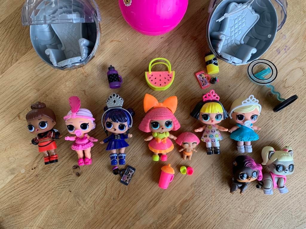 LOL surpise sets. 6 poppetjes /1 baby/2 hondjes compleet, Verzamelen, Poppetjes en Figuurtjes, Ophalen of Verzenden, Zo goed als nieuw