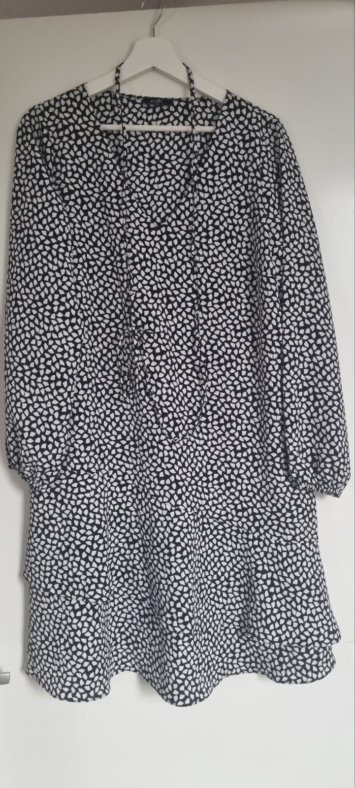 Wallis Zwart-witte jurk met patroon, Kleding | Dames, Maat 42/44 (L), Nieuw, Ophalen of Verzenden, Boven de knie
