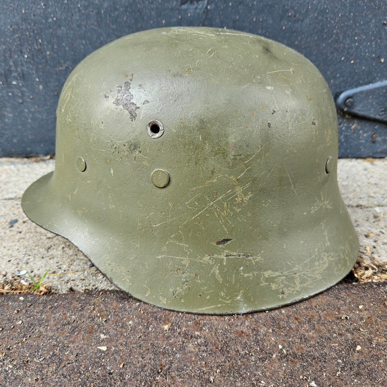 Helm uit de 2e wereldoorlog., Ophalen of Verzenden, Overige soorten, Overige gebieden, Helm of Baret