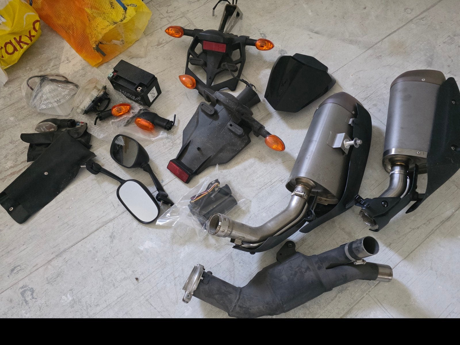 Yamaha R1 Toebehoren - Uitlaat, spiegels, knipperlichten, Motoren, Ophalen, Gebruikt