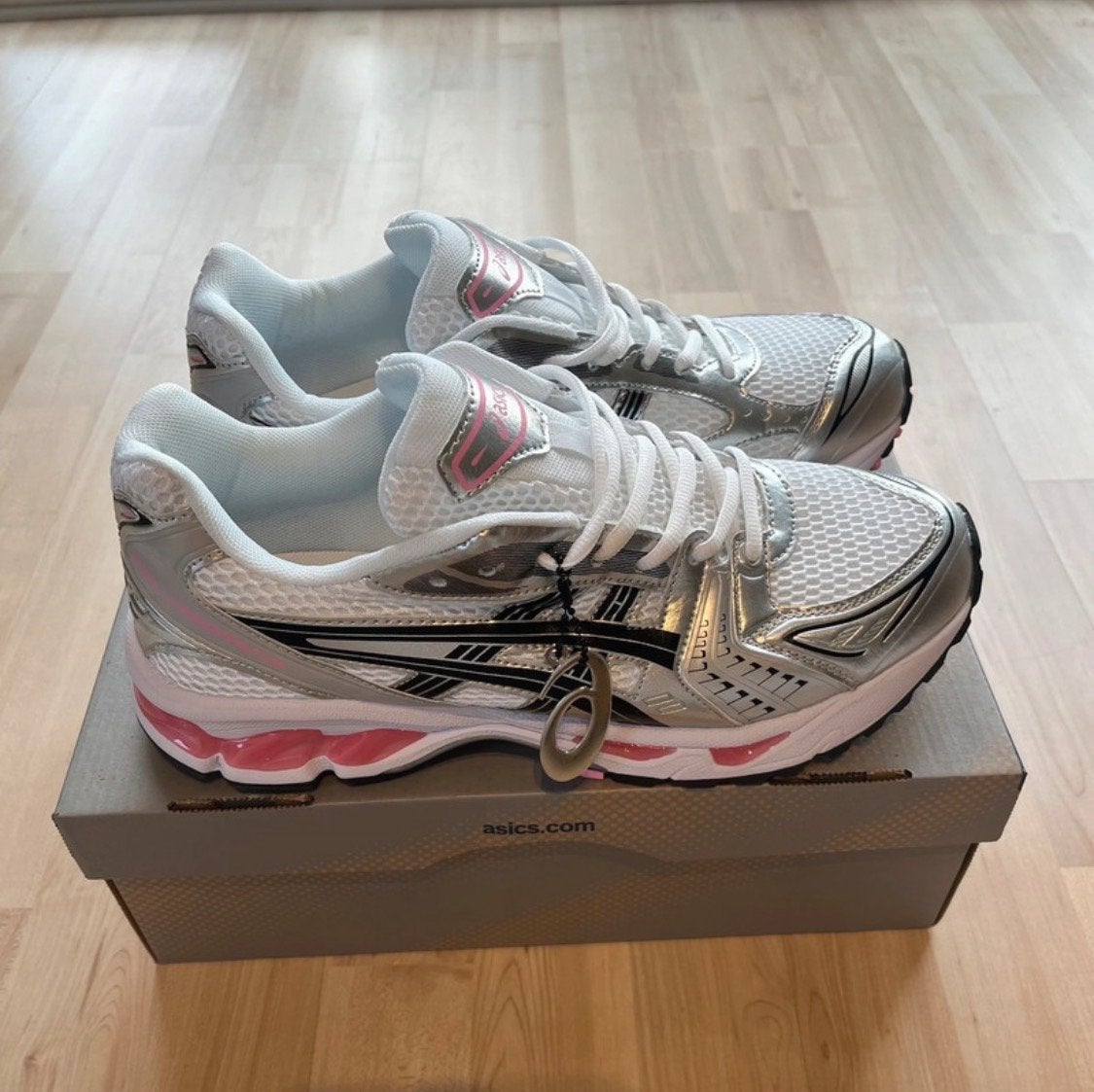 Nieuwe Asics hardloopschoenen maat 44, Verzenden, Nieuw, Wit, Sneakers of Gympen