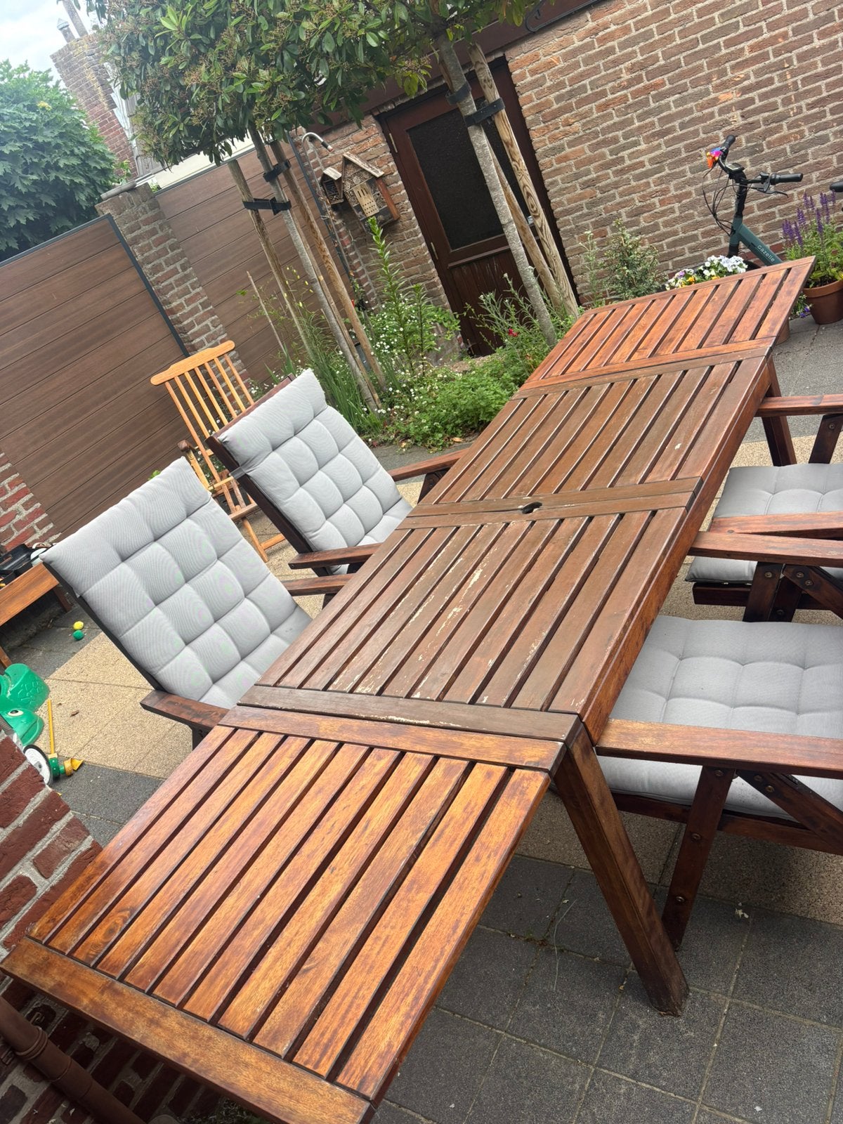 Tuintafel met vierstoelen en kussens, Ophalen, Zo goed als nieuw, Rechthoekig, Hout