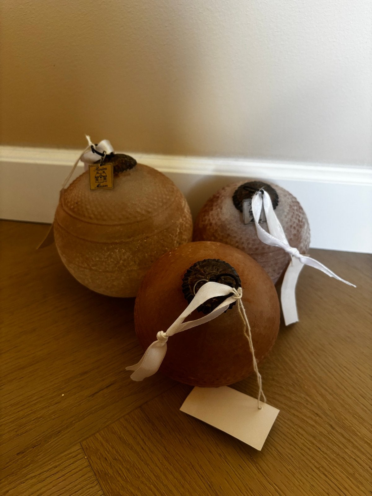 3 riviera maison kerstballen., Diversen, Kerst, Ophalen of Verzenden, Nieuw