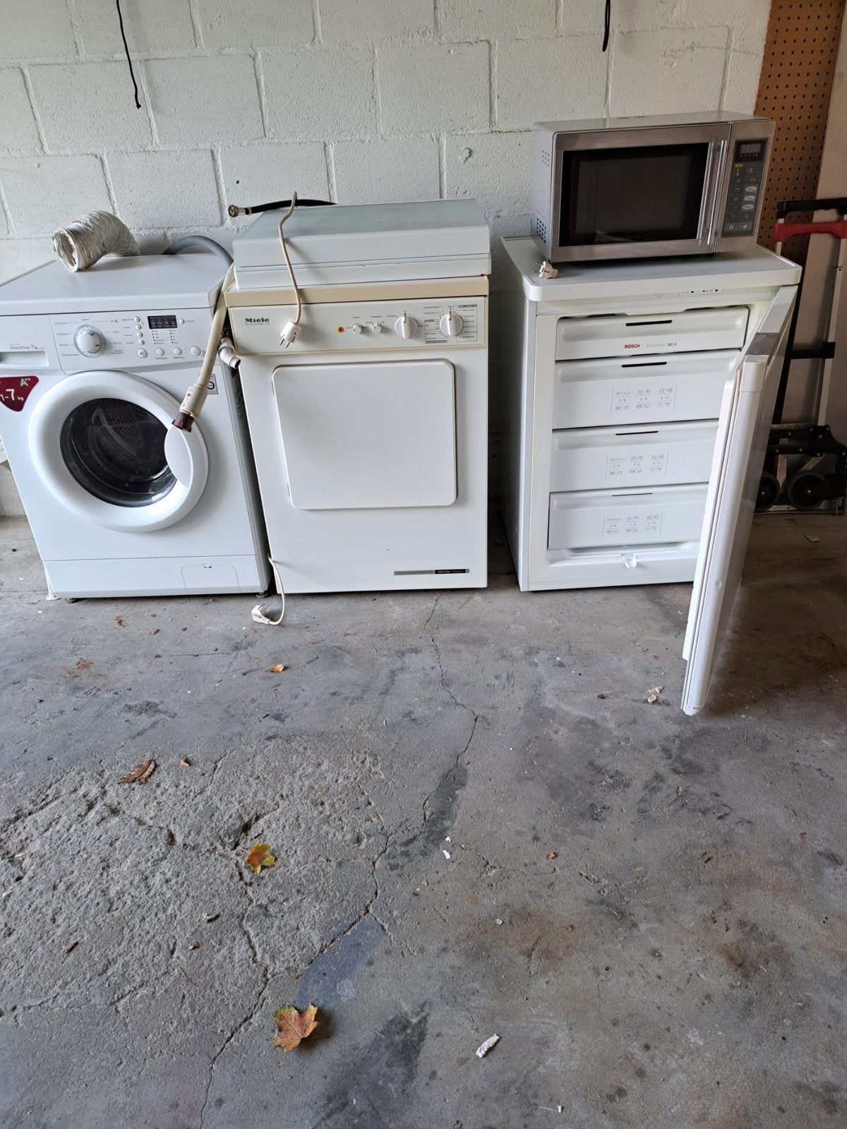 Witgoed set: LG wasmachine, Miele droger, Bosch vriezer, Ophalen, 6 tot 8 kg, 85 tot 90 cm, Minder dan 1200 toeren