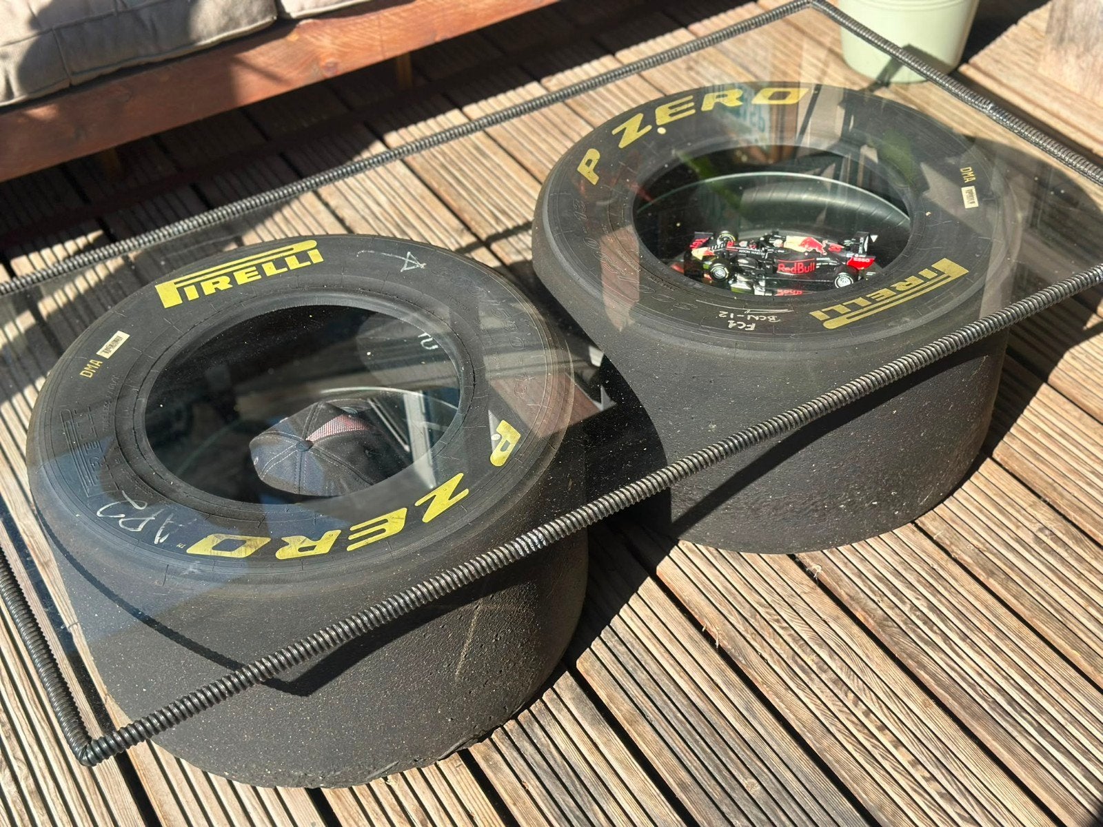 Unieke salontafel van Pirelli  banden met glasplaat, 50 – 75, Gebruikt, 100 tot 150 cm, Industrieel, Modern, Autosport