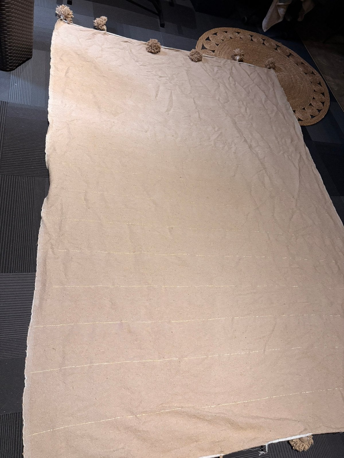 Marokkaanse sprei met pompons 2.60x1.60, Huis en Inrichting, Ophalen, Beige, Overige materialen, Tweepersoons