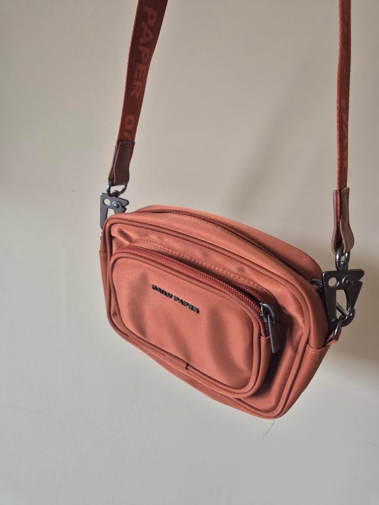 Heel mooi Daily Paper tasje - Terracotta, Sieraden, Tassen en Uiterlijk, Tassen | Schoudertassen, Ophalen of Verzenden, Zo goed als nieuw